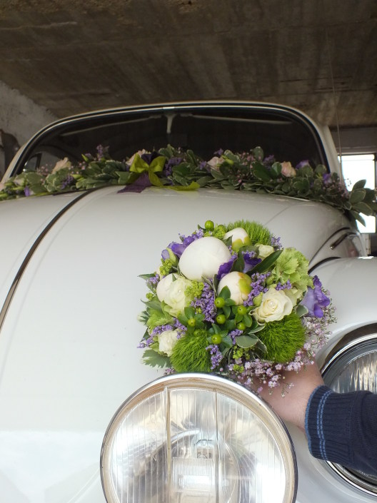 Brautstrauß und Autoschmuck